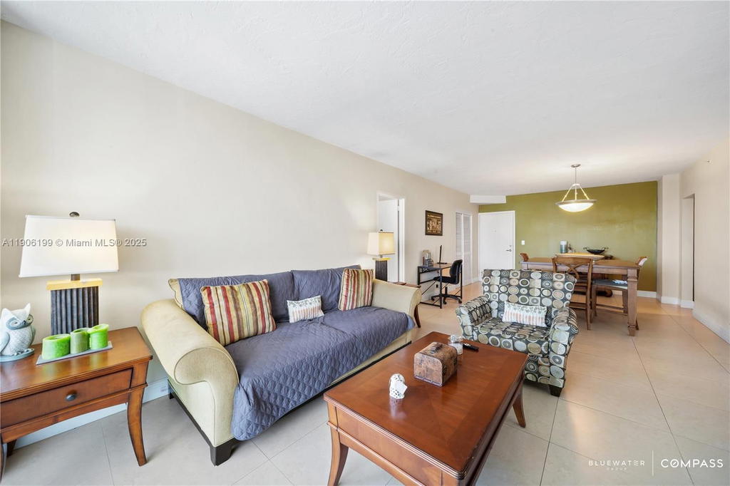 Real estate property located at 3000 Ocean Dr #520, Broward, Residences On Hollywood B, Hollywood, FL