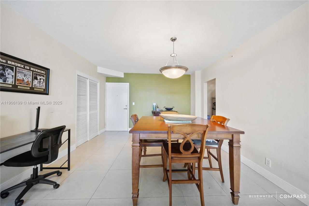 Real estate property located at 3000 Ocean Dr #520, Broward, Residences On Hollywood B, Hollywood, FL