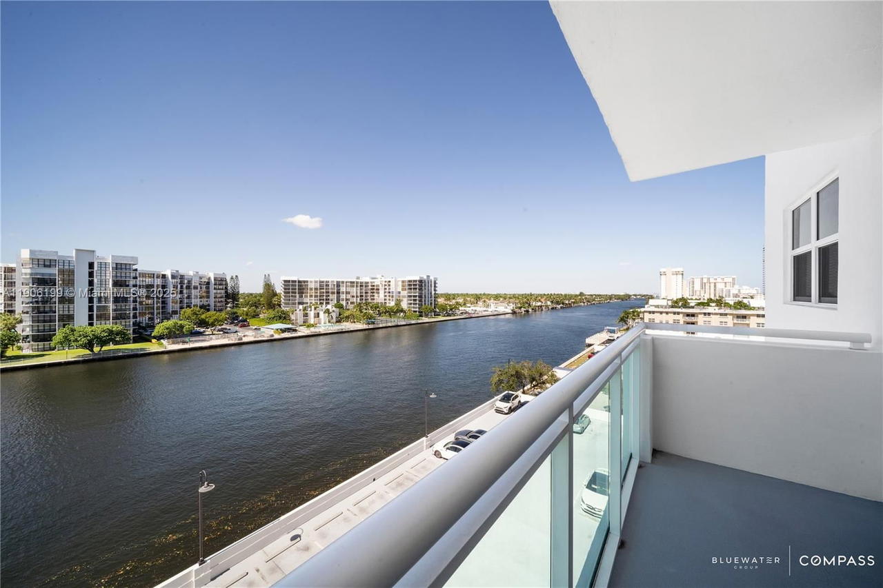 Real estate property located at 3000 Ocean Dr #520, Broward, Residences On Hollywood B, Hollywood, FL