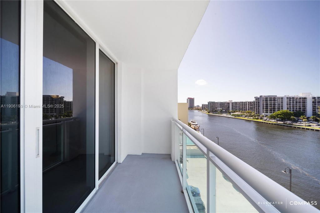 Real estate property located at 3000 Ocean Dr #520, Broward, Residences On Hollywood B, Hollywood, FL