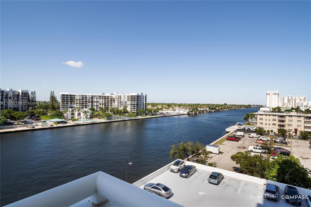 Real estate property located at 3000 Ocean Dr #520, Broward, Residences On Hollywood B, Hollywood, FL