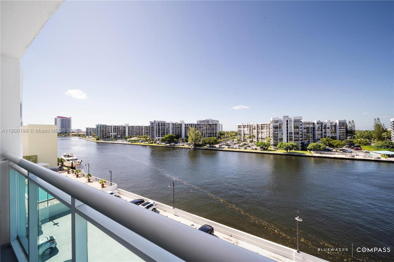 Real estate property located at 3000 Ocean Dr #520, Broward, Residences On Hollywood B, Hollywood, FL