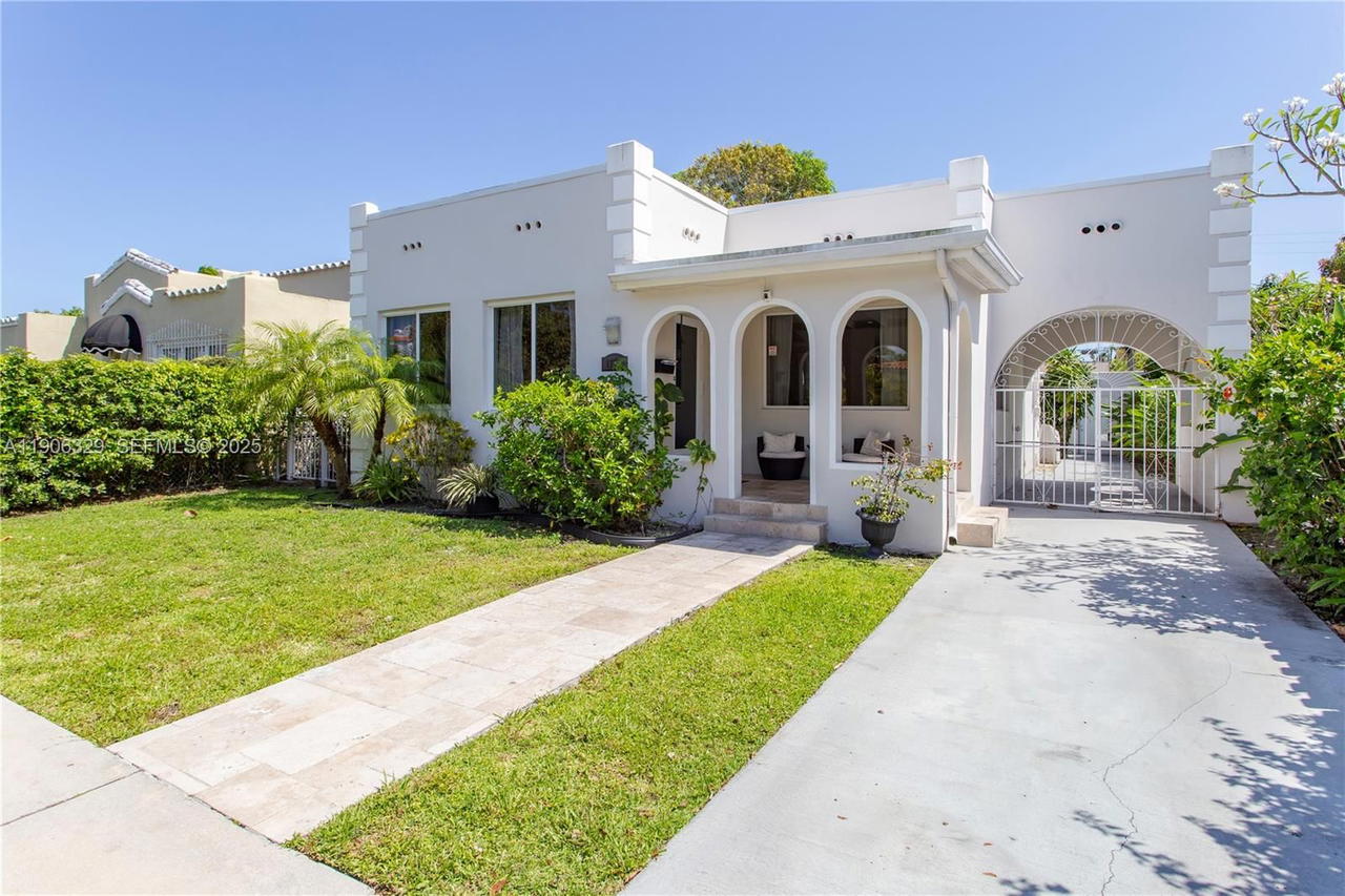 Real estate property located at 1776 11th Ter, Miami-dade, Shenandoah, Miami, FL