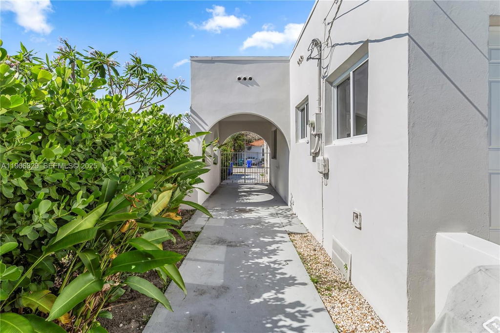 Real estate property located at 1776 11th Ter, Miami-dade, Shenandoah, Miami, FL