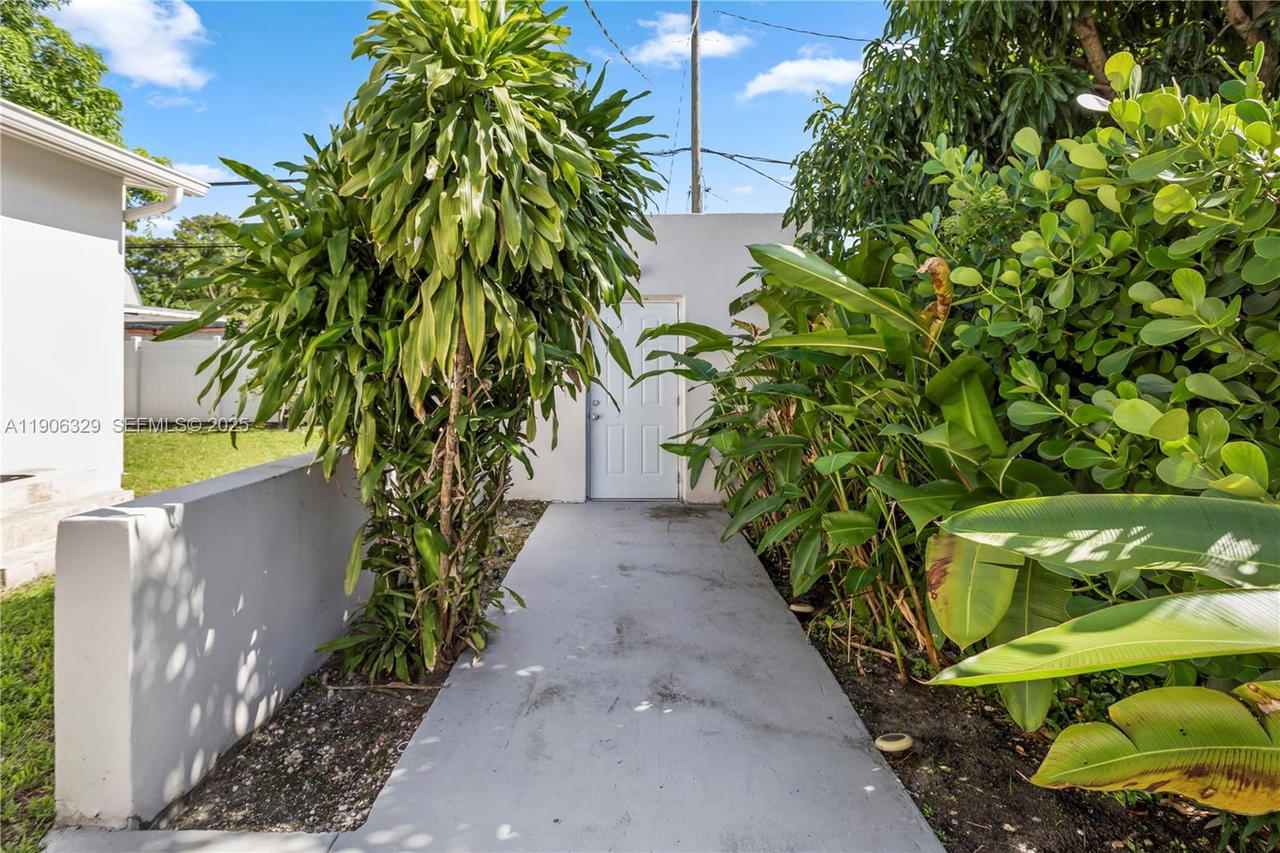 Real estate property located at 1776 11th Ter, Miami-dade, Shenandoah, Miami, FL