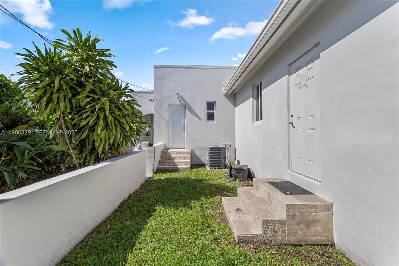 Real estate property located at 1776 11th Ter, Miami-dade, Shenandoah, Miami, FL