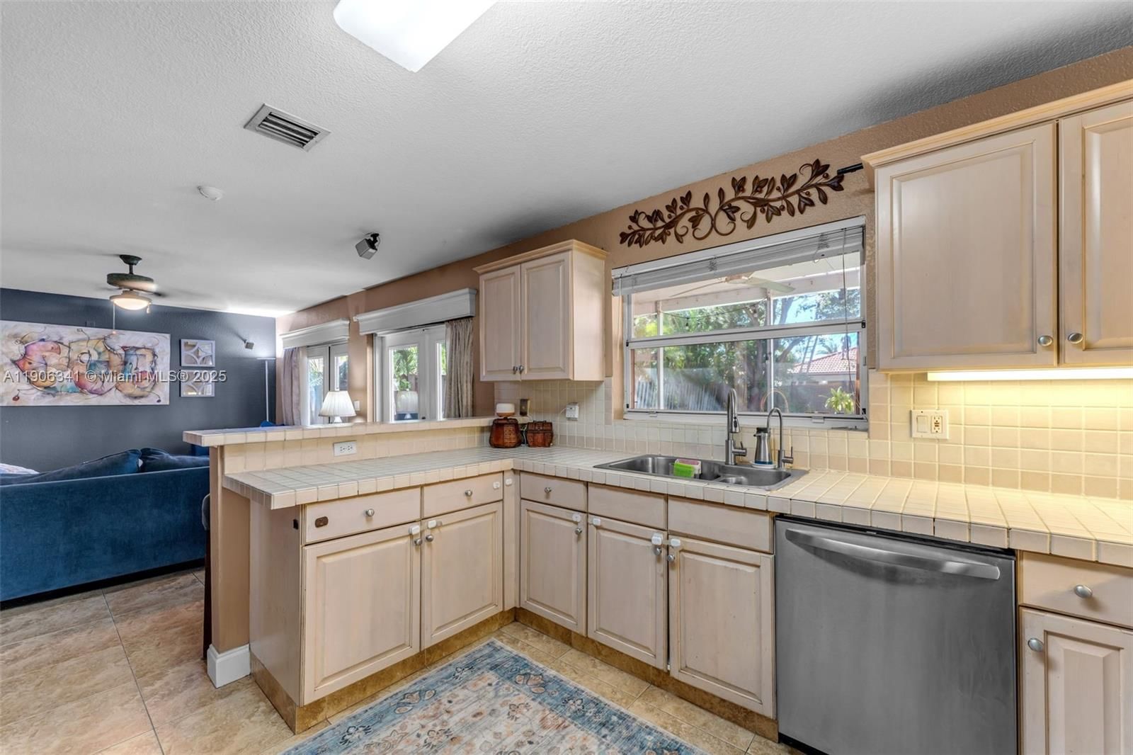 Real estate property located at 21500 88th Ave, Miami-dade, Lakes By The Bay Sec 11, Cutler Bay, FL