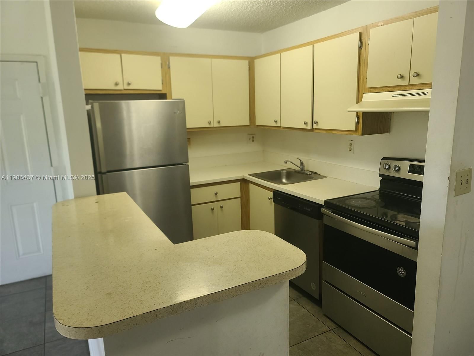 Real estate property located at 7195 179th St #212, Miami-dade, Villa Bellini Condo, Hialeah, FL