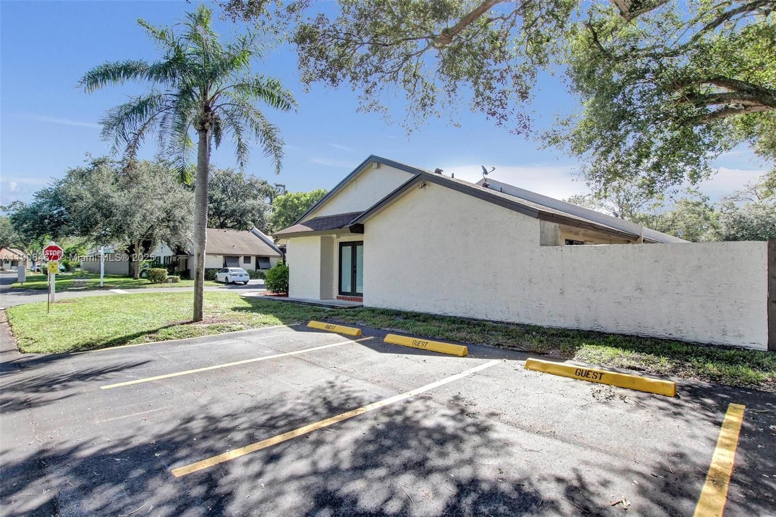 Real estate property located at 1590 98th Ter, Broward, Everglades Sugar & Land C, Pembroke Pines, FL