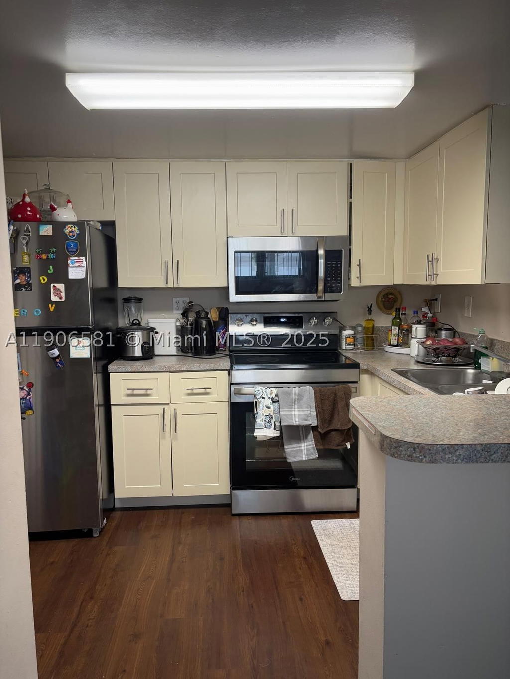 Real estate property located at 9783 Nob Hill Ct #9783, Broward, Villas De Venezia Condo, Sunrise, FL