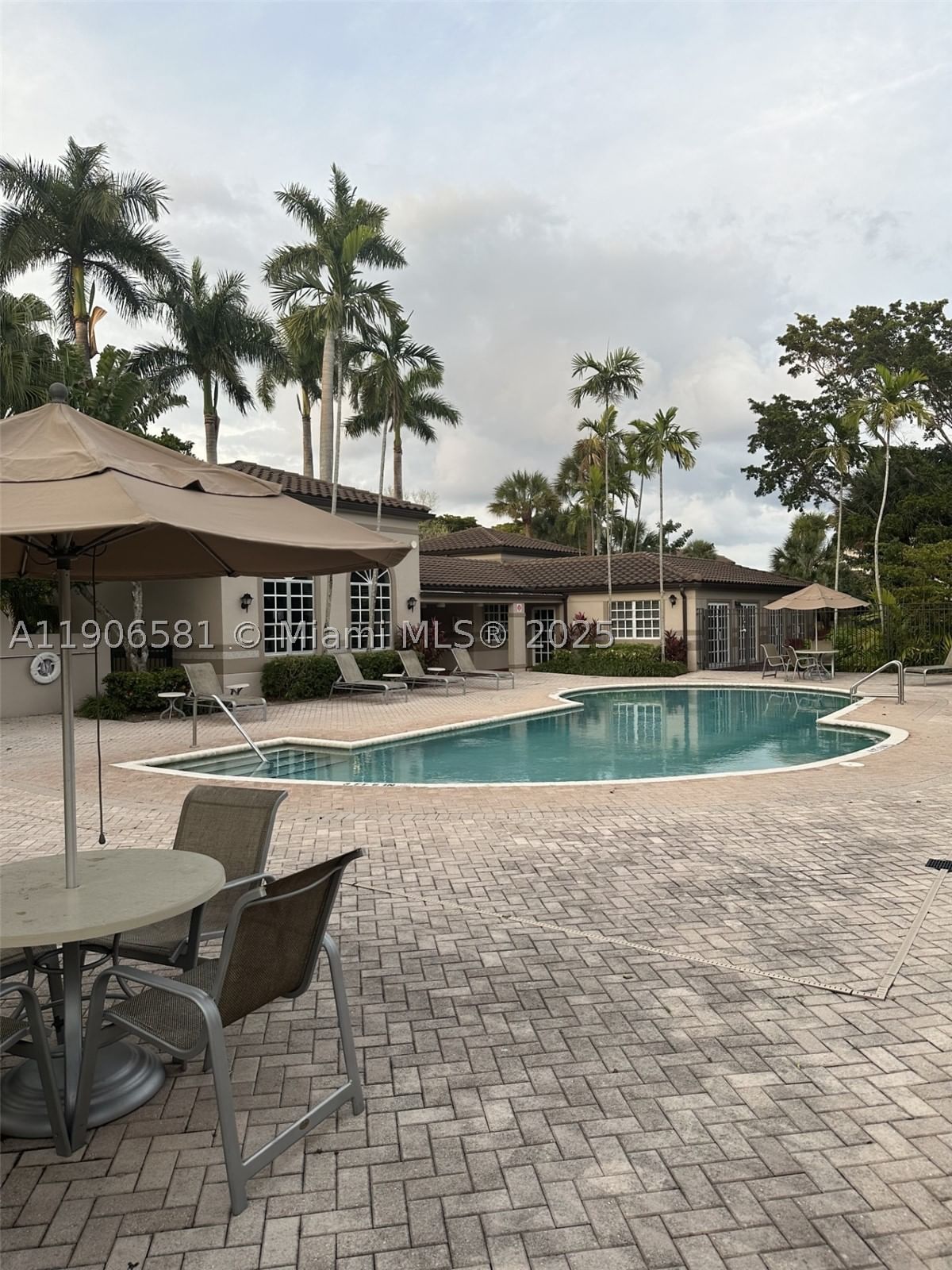 Real estate property located at 9783 Nob Hill Ct #9783, Broward, Villas De Venezia Condo, Sunrise, FL
