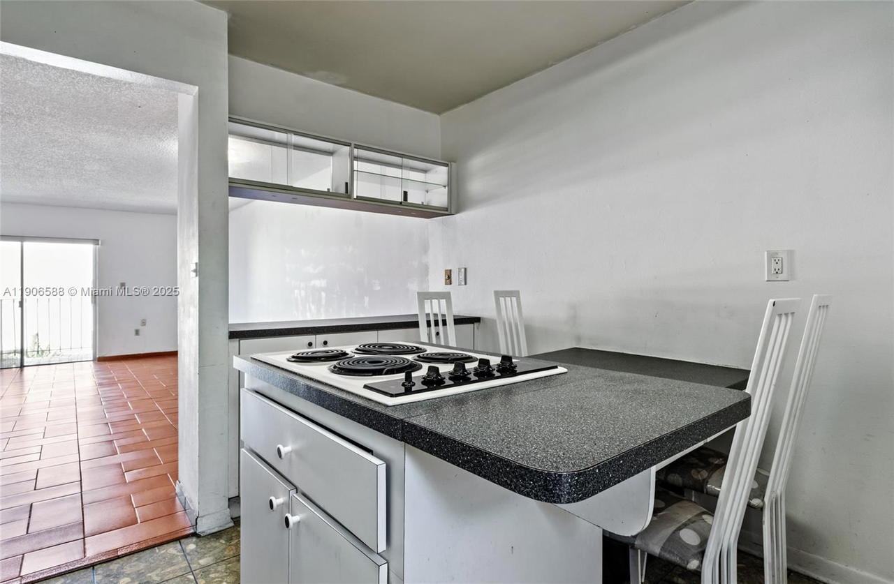 Real estate property located at 1950 54th St #313, Miami-dade, Westland-eden Condo I, Hialeah, FL