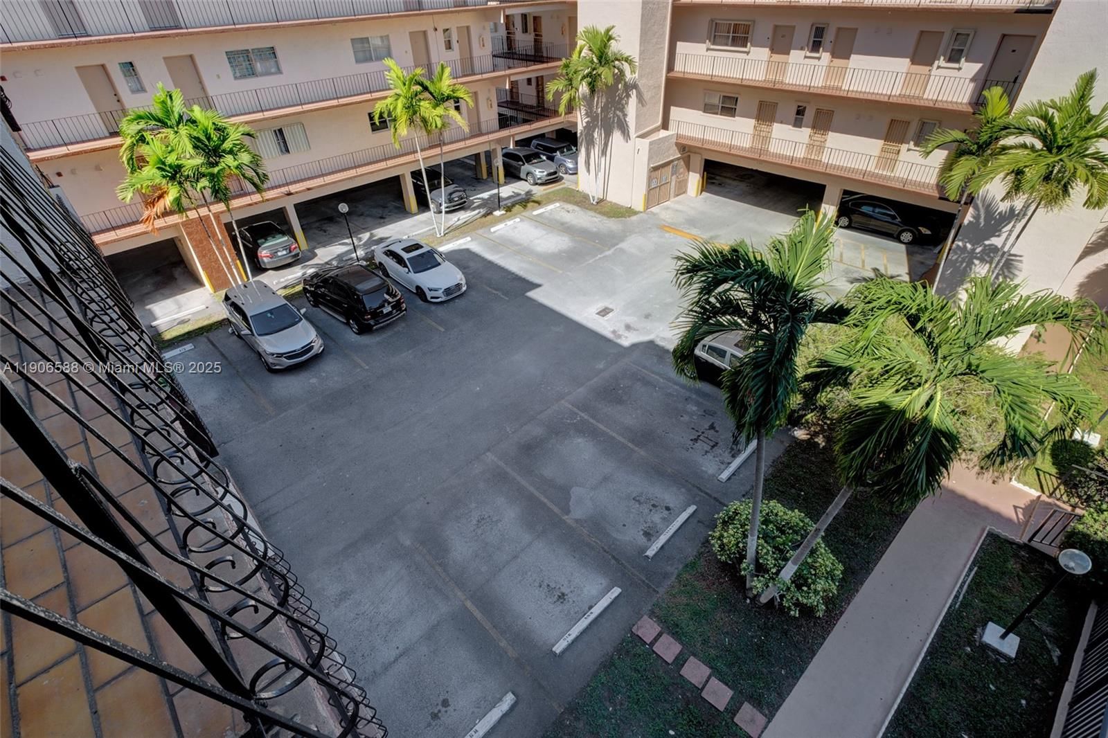 Real estate property located at 1950 54th St #313, Miami-dade, Westland-eden Condo I, Hialeah, FL