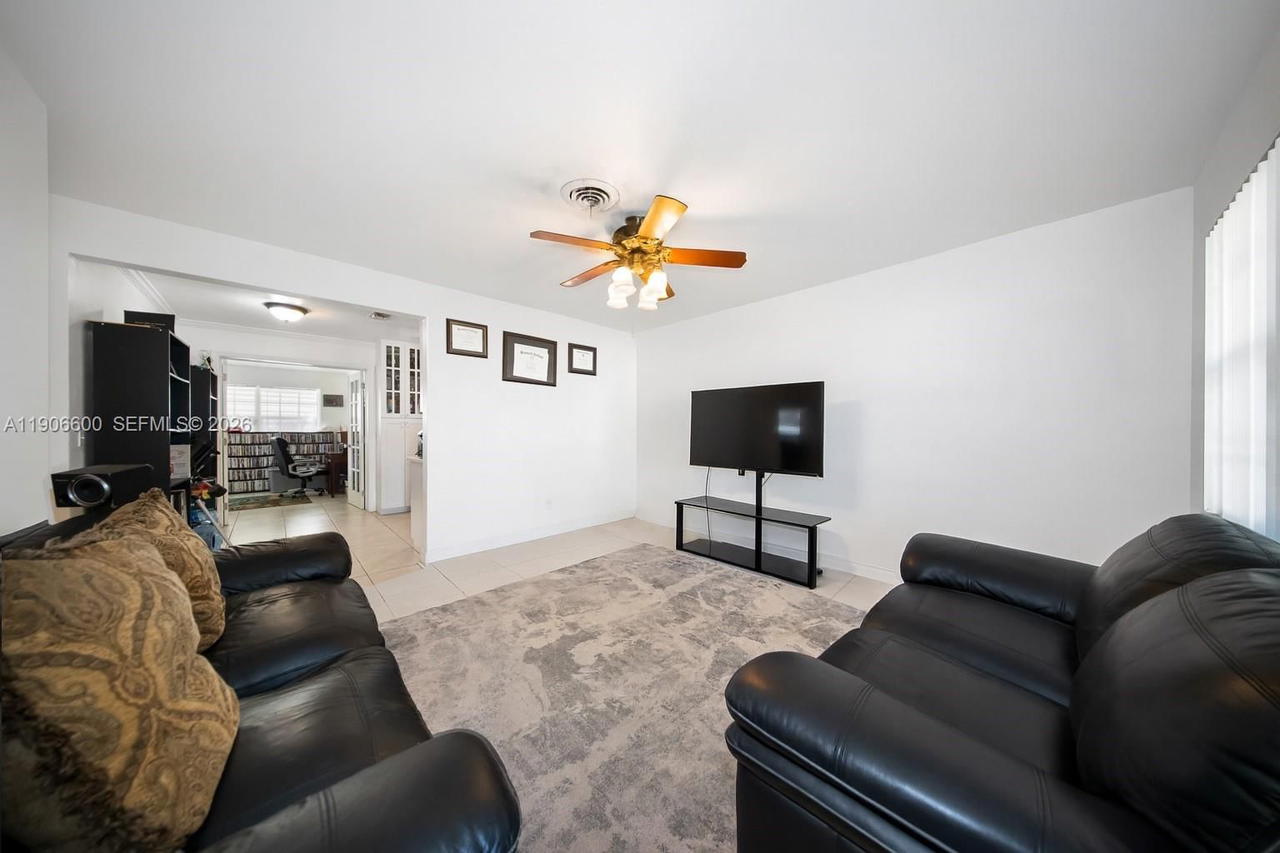 Real estate property located at 9426 52nd St, Broward, Summertime Isles 1st Add, Cooper City, FL