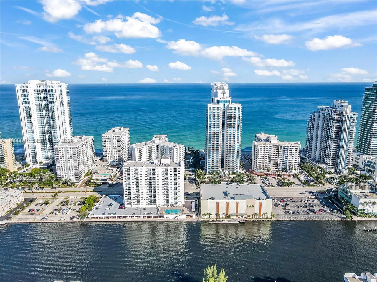 Real estate property located at 3000 Ocean Dr #420, Broward, Residences On Hollywood B, Hollywood, FL