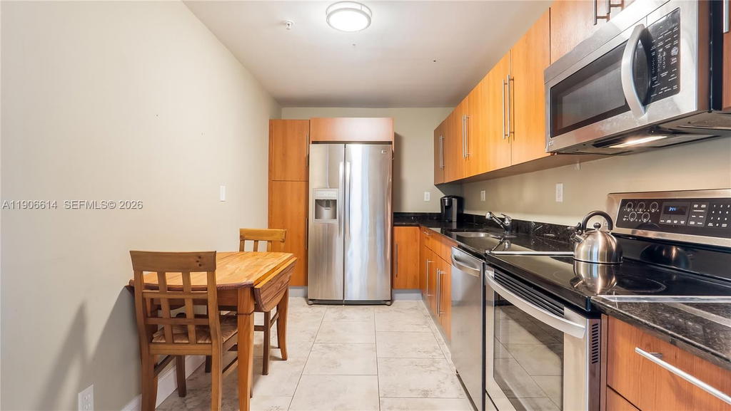 Real estate property located at 3000 Ocean Dr #420, Broward, Residences On Hollywood B, Hollywood, FL