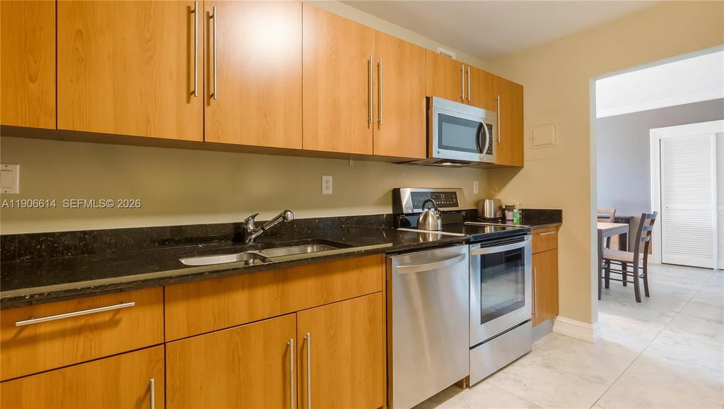 Real estate property located at 3000 Ocean Dr #420, Broward, Residences On Hollywood B, Hollywood, FL