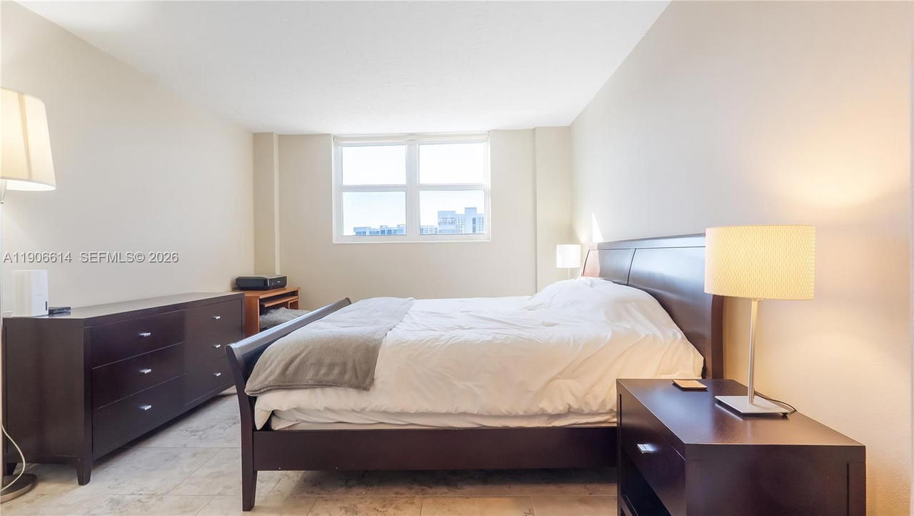 Real estate property located at 3000 Ocean Dr #420, Broward, Residences On Hollywood B, Hollywood, FL
