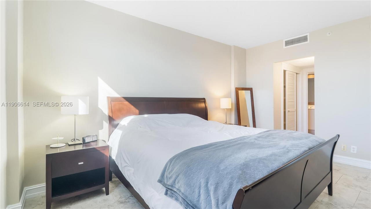 Real estate property located at 3000 Ocean Dr #420, Broward, Residences On Hollywood B, Hollywood, FL