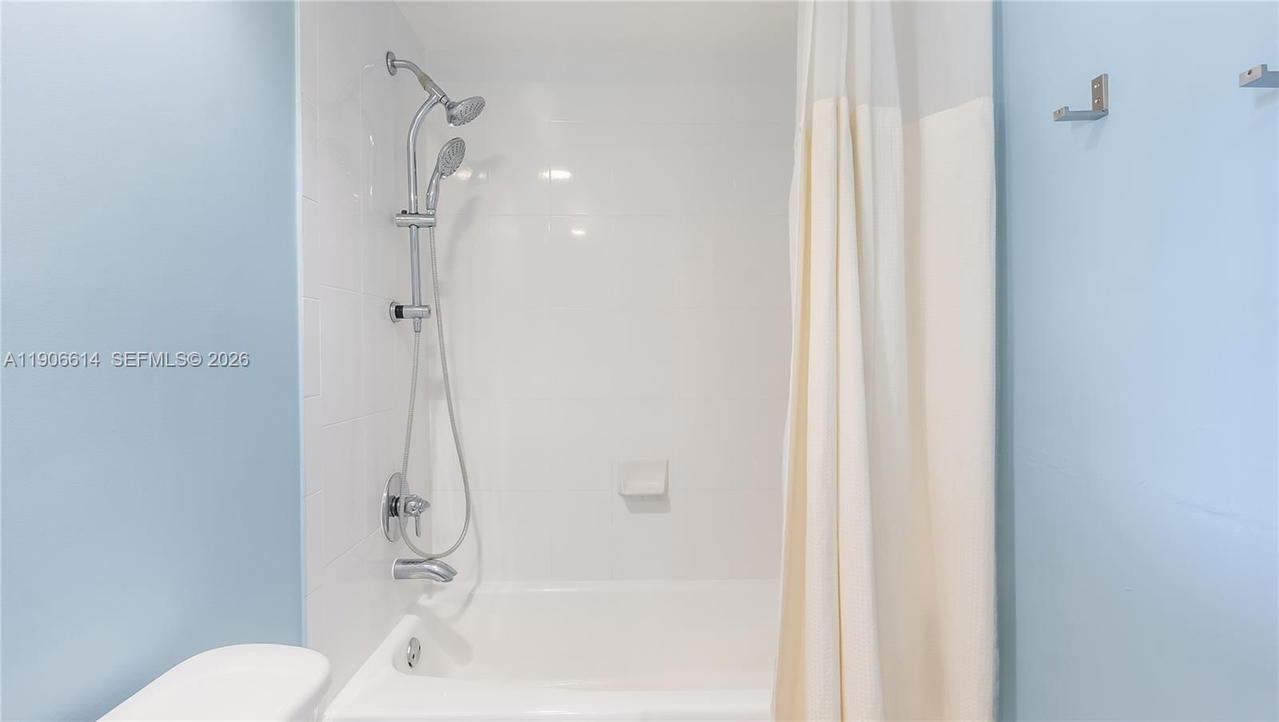Real estate property located at 3000 Ocean Dr #420, Broward, Residences On Hollywood B, Hollywood, FL