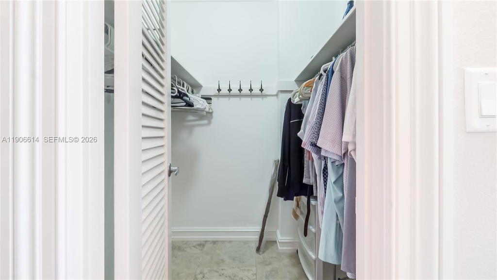Real estate property located at 3000 Ocean Dr #420, Broward, Residences On Hollywood B, Hollywood, FL
