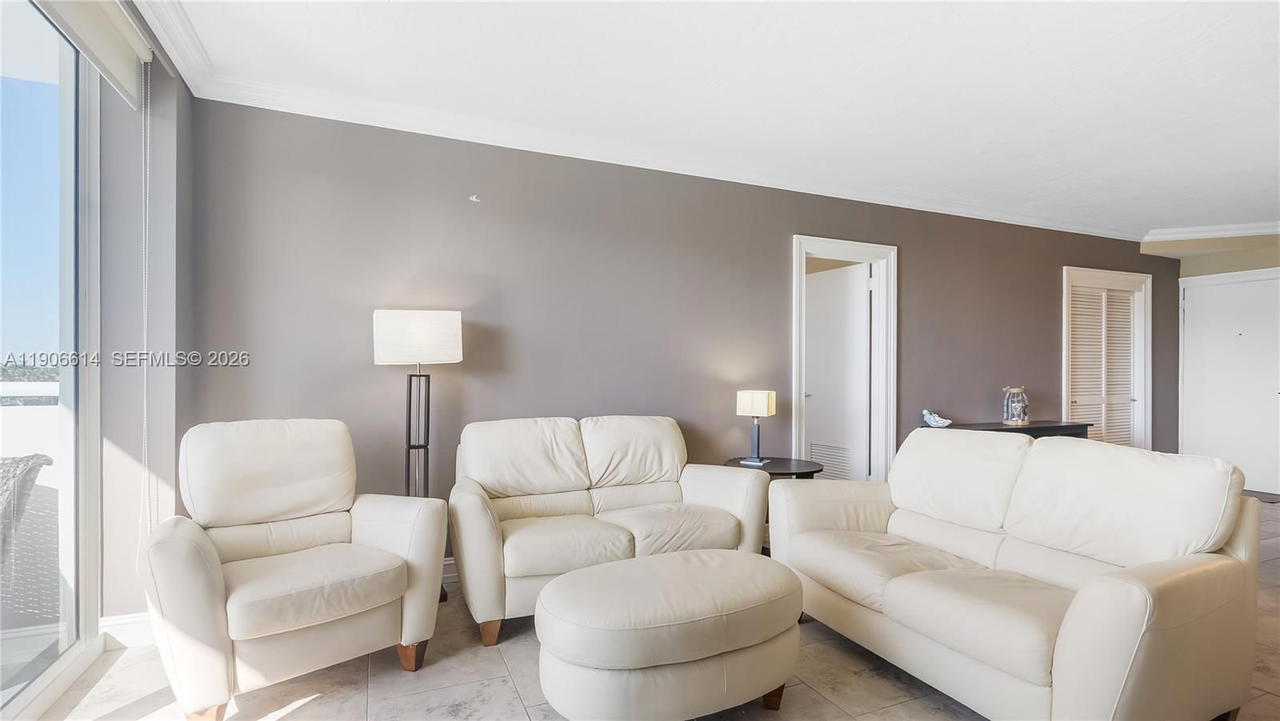 Real estate property located at 3000 Ocean Dr #420, Broward, Residences On Hollywood B, Hollywood, FL