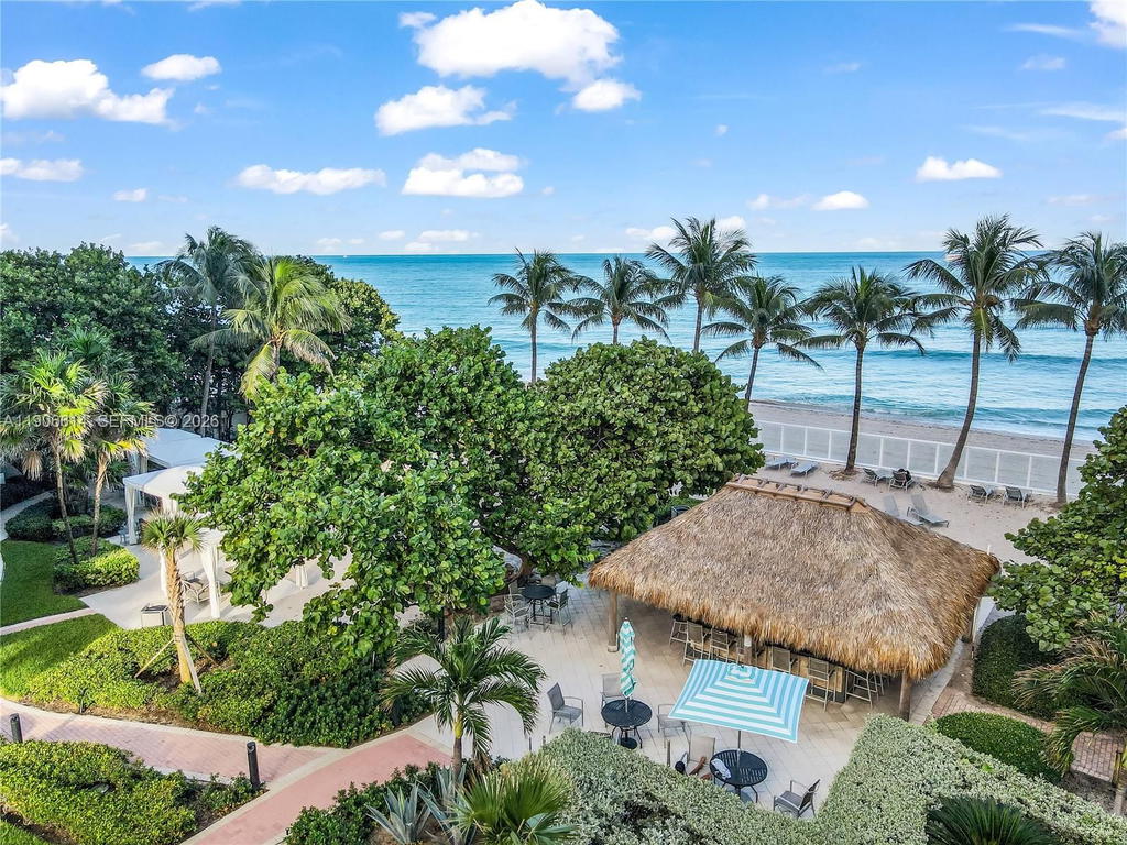 Real estate property located at 3000 Ocean Dr #420, Broward, Residences On Hollywood B, Hollywood, FL