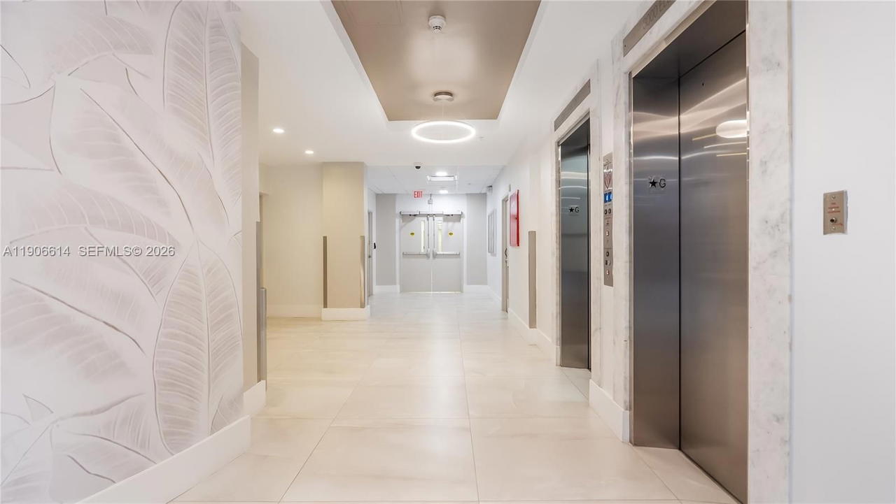 Real estate property located at 3000 Ocean Dr #420, Broward, Residences On Hollywood B, Hollywood, FL
