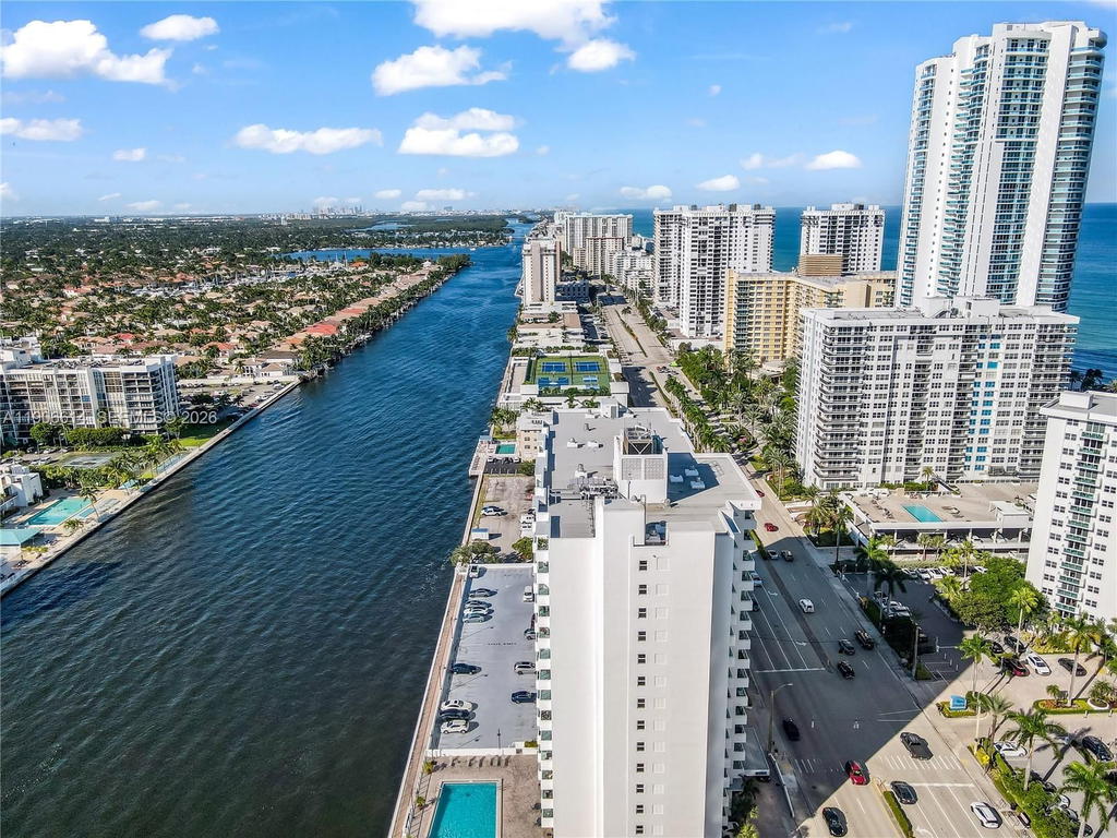 Real estate property located at 3000 Ocean Dr #420, Broward, Residences On Hollywood B, Hollywood, FL