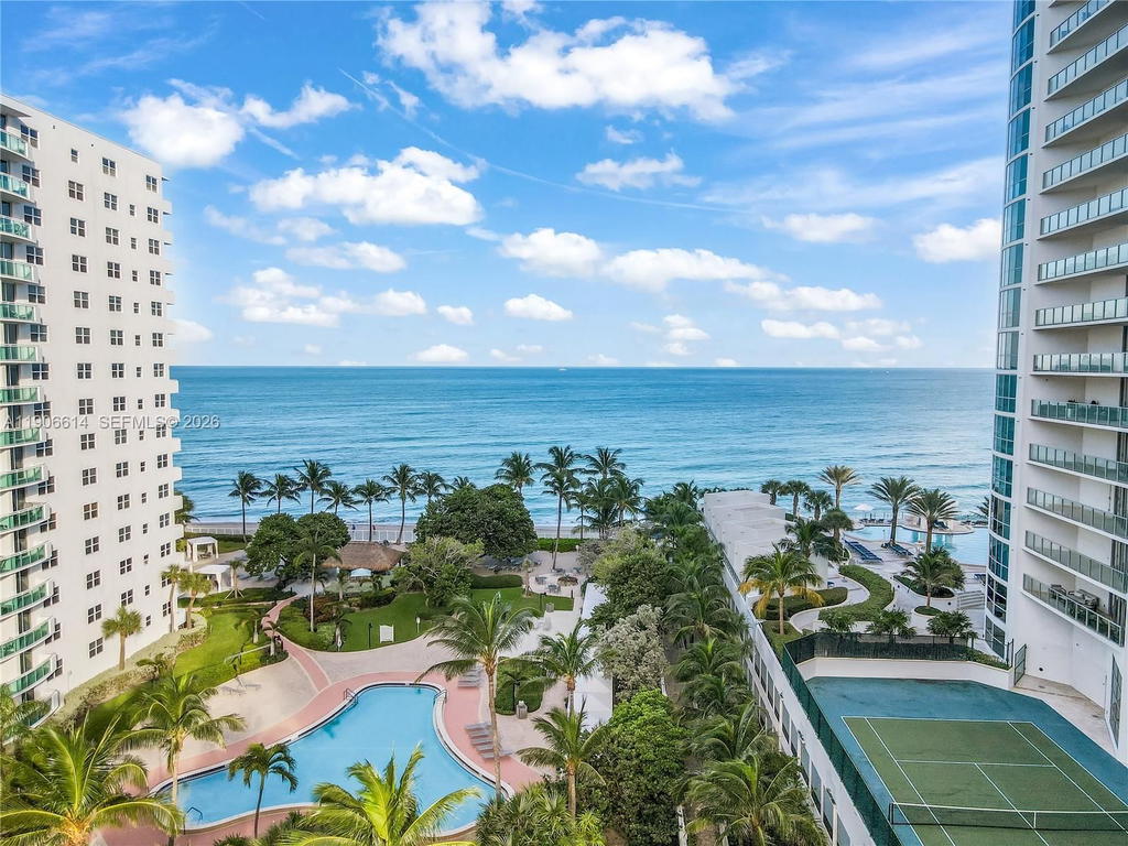 Real estate property located at 3000 Ocean Dr #420, Broward, Residences On Hollywood B, Hollywood, FL
