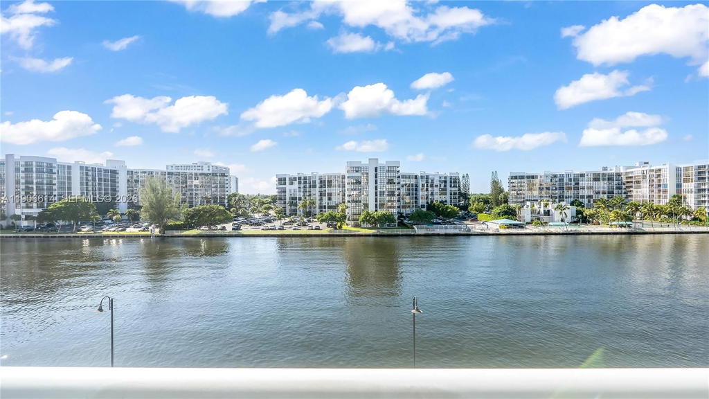 Real estate property located at 3000 Ocean Dr #420, Broward, Residences On Hollywood B, Hollywood, FL
