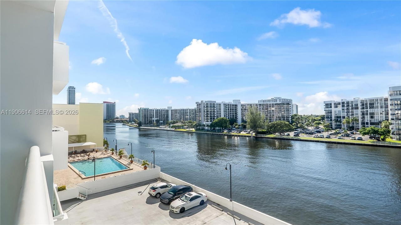 Real estate property located at 3000 Ocean Dr #420, Broward, Residences On Hollywood B, Hollywood, FL
