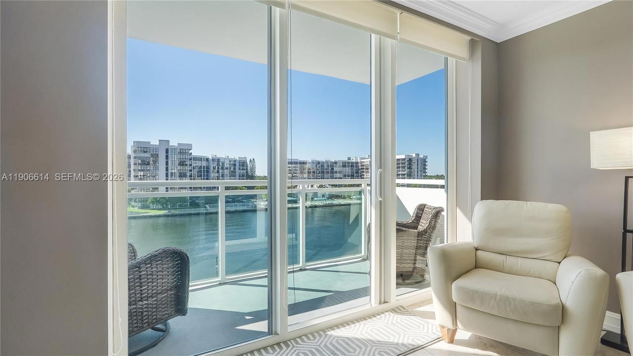 Real estate property located at 3000 Ocean Dr #420, Broward, Residences On Hollywood B, Hollywood, FL