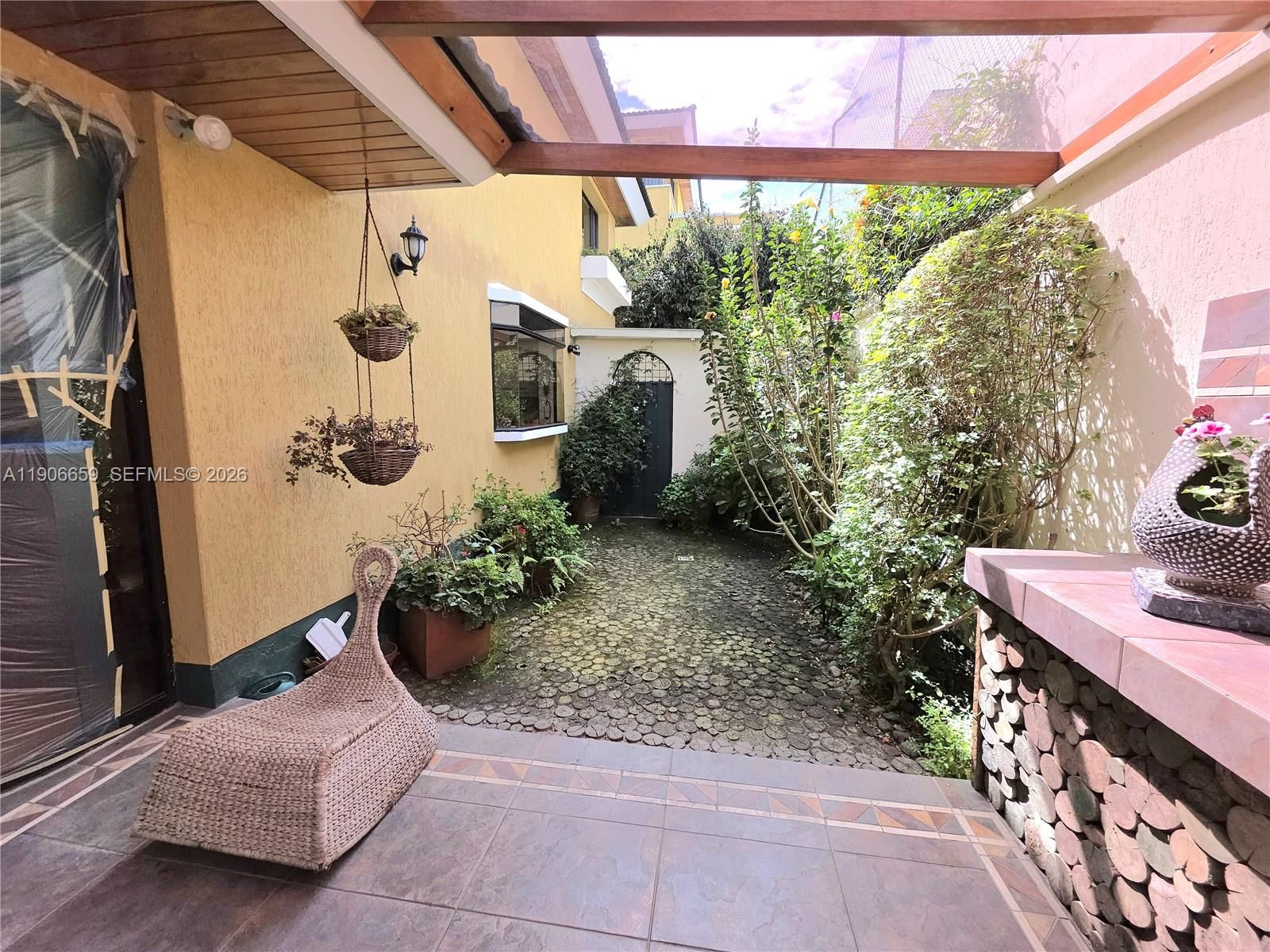 Real estate property located at , Other, Conjunto Alelies, Quito, OS, EC