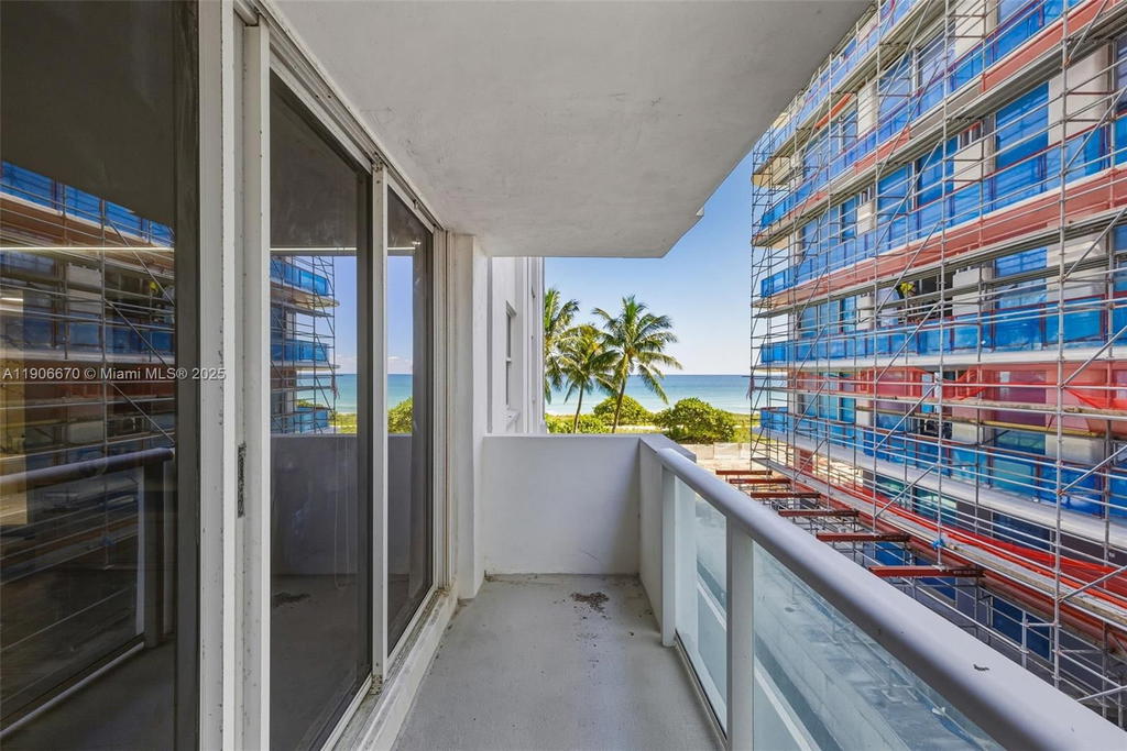 Real estate property located at 9195 Collins Ave #404, Miami-dade, Carlisle On The Ocean Con, Surfside, FL