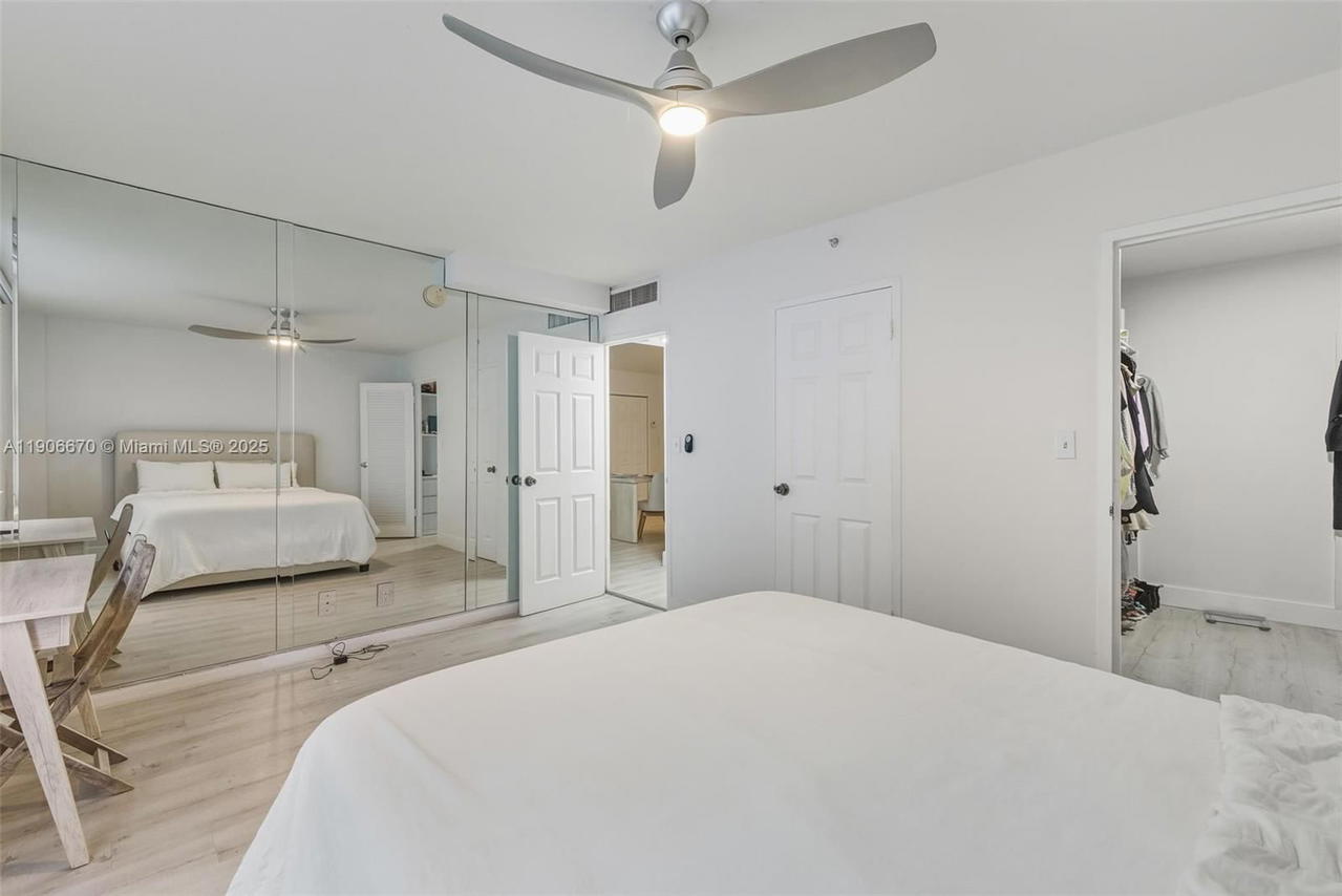 Real estate property located at 9195 Collins Ave #404, Miami-dade, Carlisle On The Ocean Con, Surfside, FL