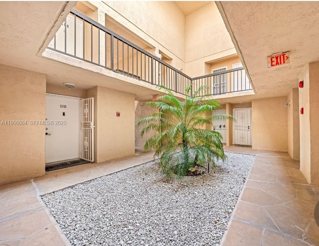 Real estate property located at 680 Park Dr #3-106, Miami-dade, West Gardens Village Cond, Miami, FL