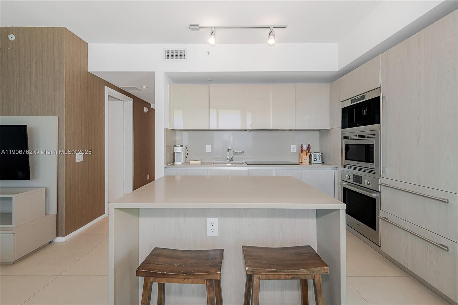 Real estate property located at 4111 Ocean Dr #1502, Broward, 4111 South Ocean Drive Co, Hollywood, FL