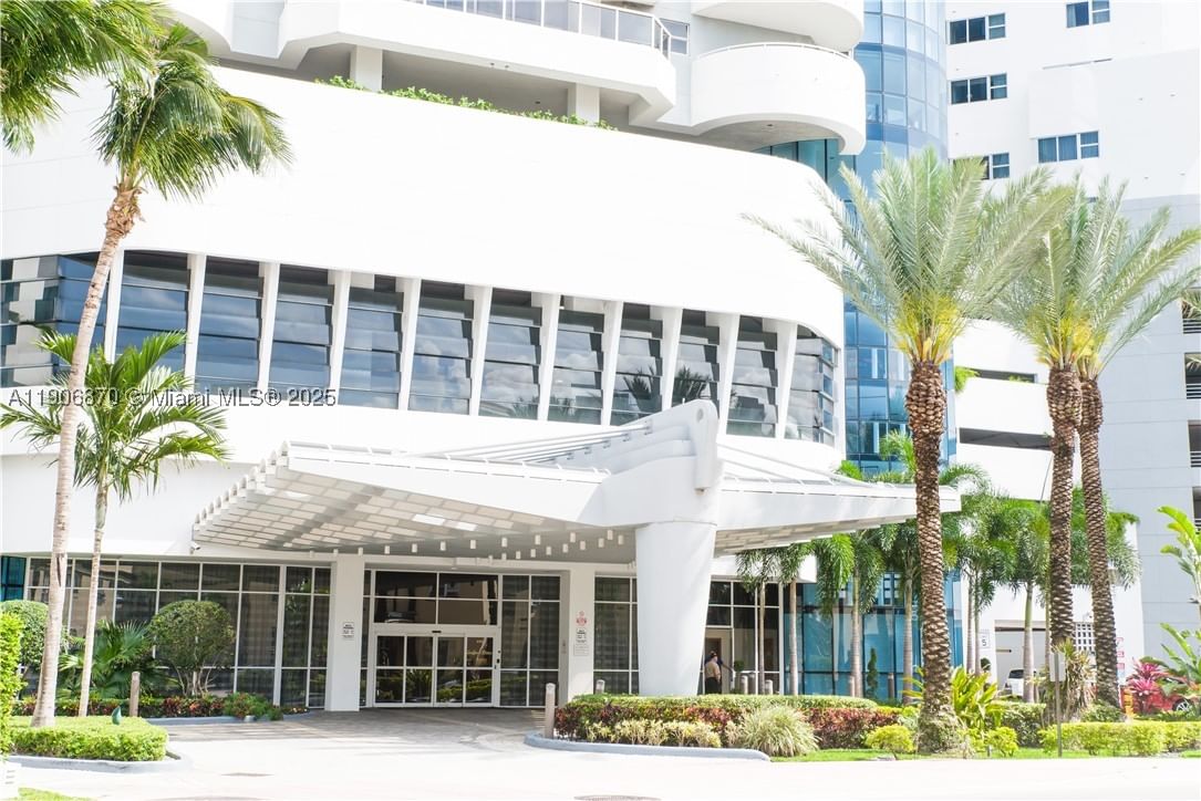 Real estate property located at 6301 Collins Ave #1402, Miami-dade, La Gorce Palace Condo, Miami Beach, FL