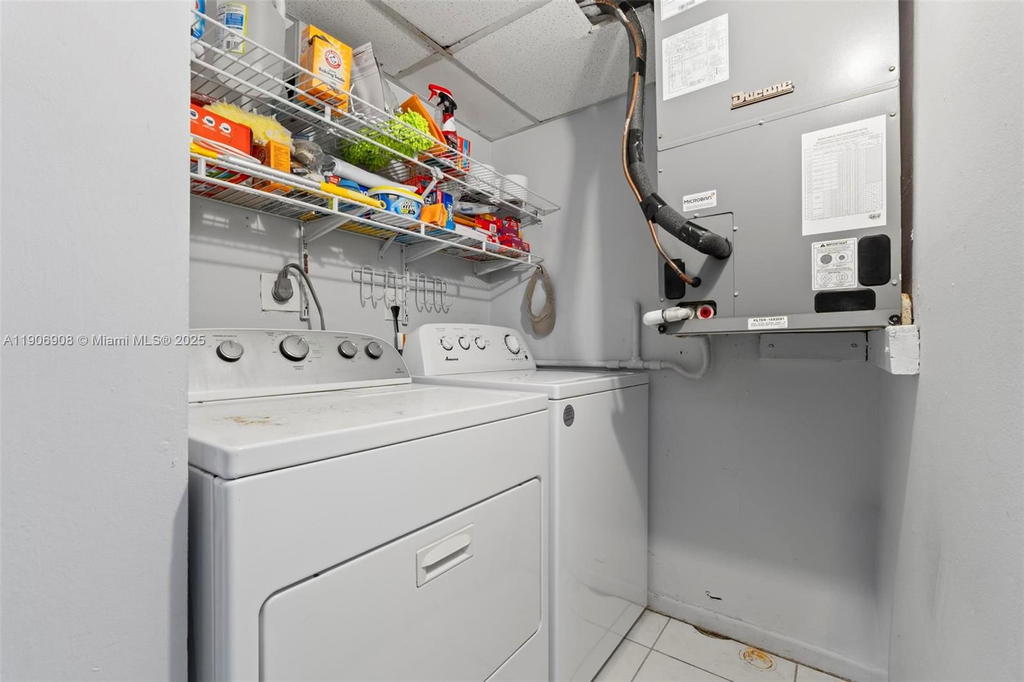 Real estate property located at 2735 61ST PL #204, Miami-dade, Lago Grande, Hialeah, FL