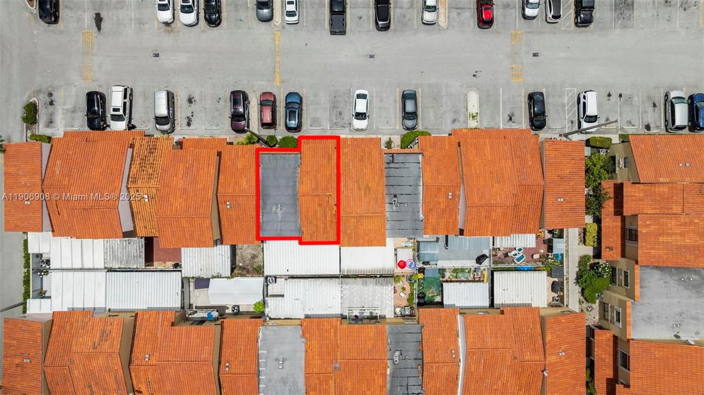 Real estate property located at 2735 61ST PL #204, Miami-dade, Lago Grande, Hialeah, FL