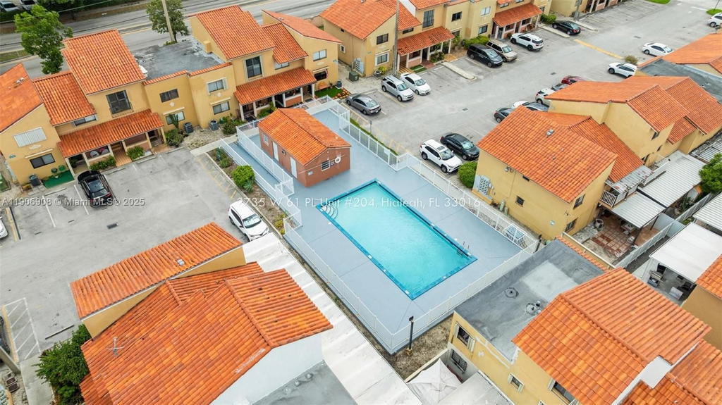 Real estate property located at 2735 61ST PL #204, Miami-dade, Lago Grande, Hialeah, FL