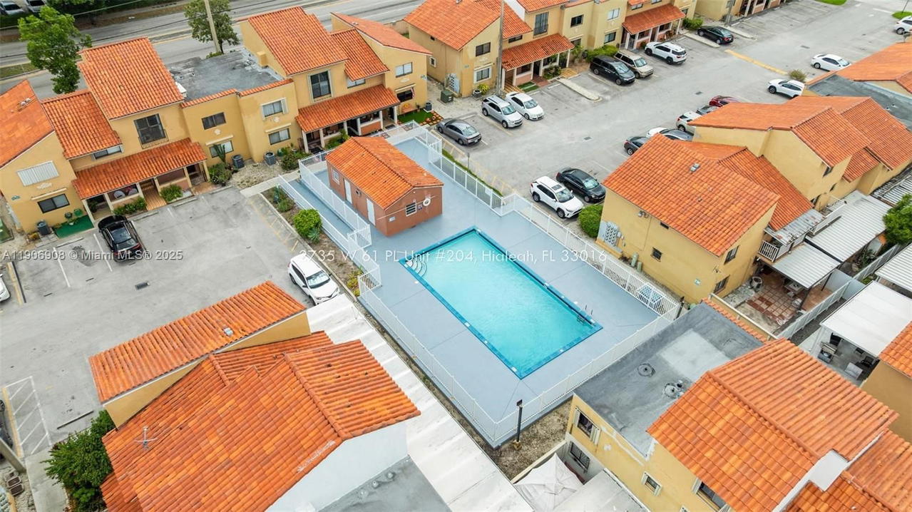 Real estate property located at 2735 61ST PL #204, Miami-dade, Lago Grande, Hialeah, FL