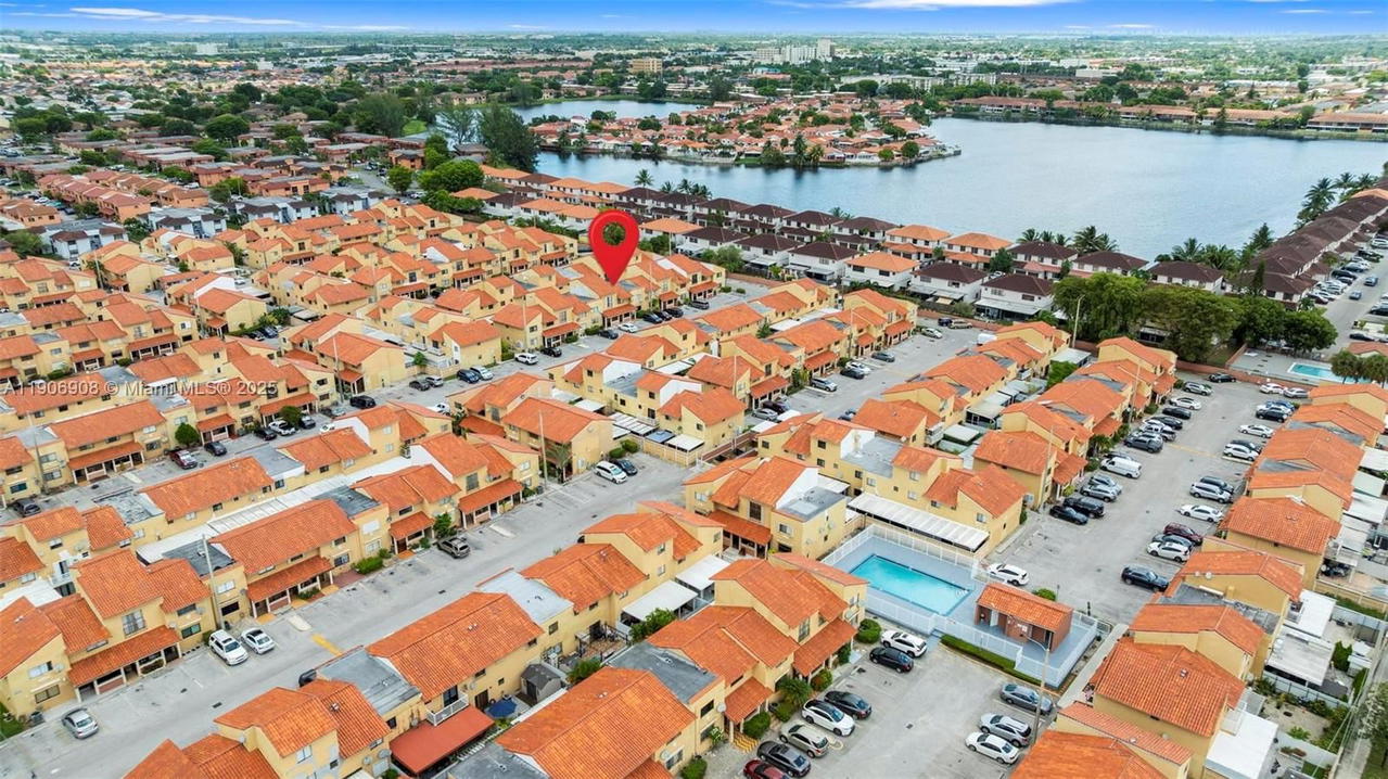 Real estate property located at 2735 61ST PL #204, Miami-dade, Lago Grande, Hialeah, FL