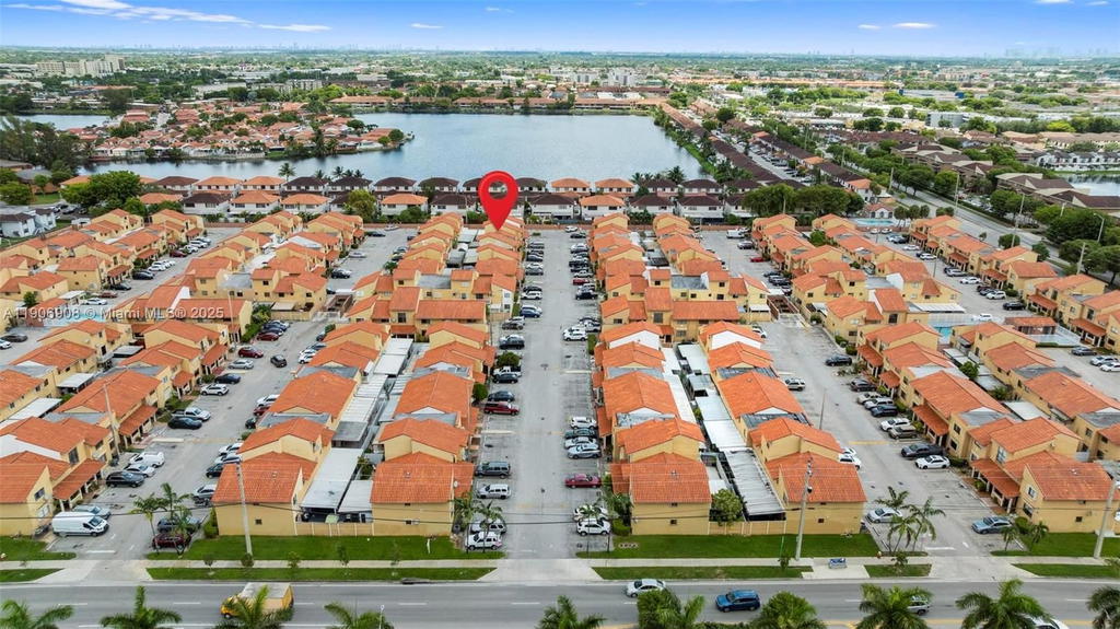 Real estate property located at 2735 61ST PL #204, Miami-dade, Lago Grande, Hialeah, FL