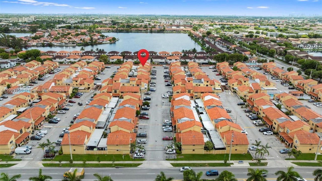 Real estate property located at 2735 61ST PL #204, Miami-dade, Lago Grande, Hialeah, FL