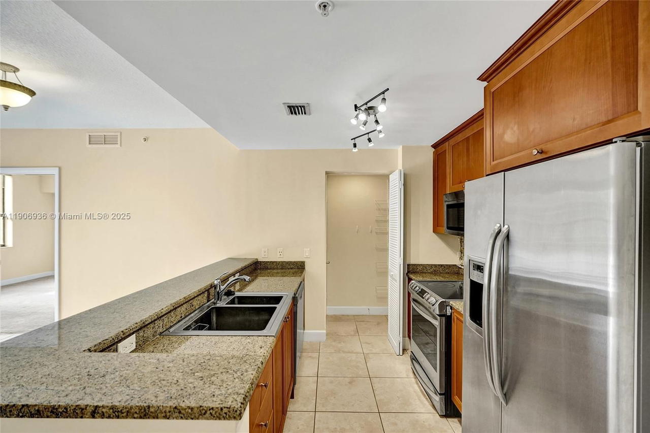 Real estate property located at 55 Merrick Way #619, Miami-dade, 55 Merrick Condo, Coral Gables, FL