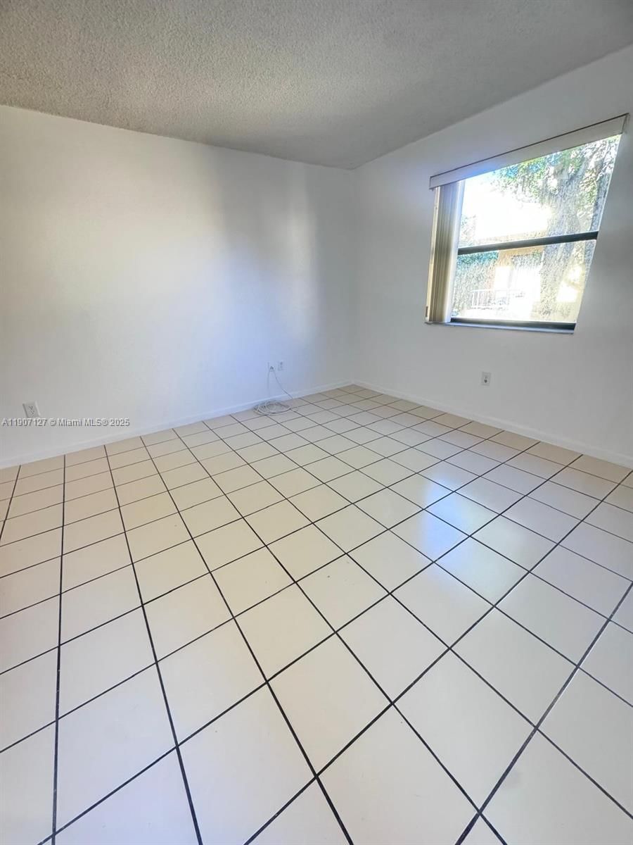 Real estate property located at 686 114th Ave #202, Miami-dade, Soleil Lake Condo, Sweetwater, FL