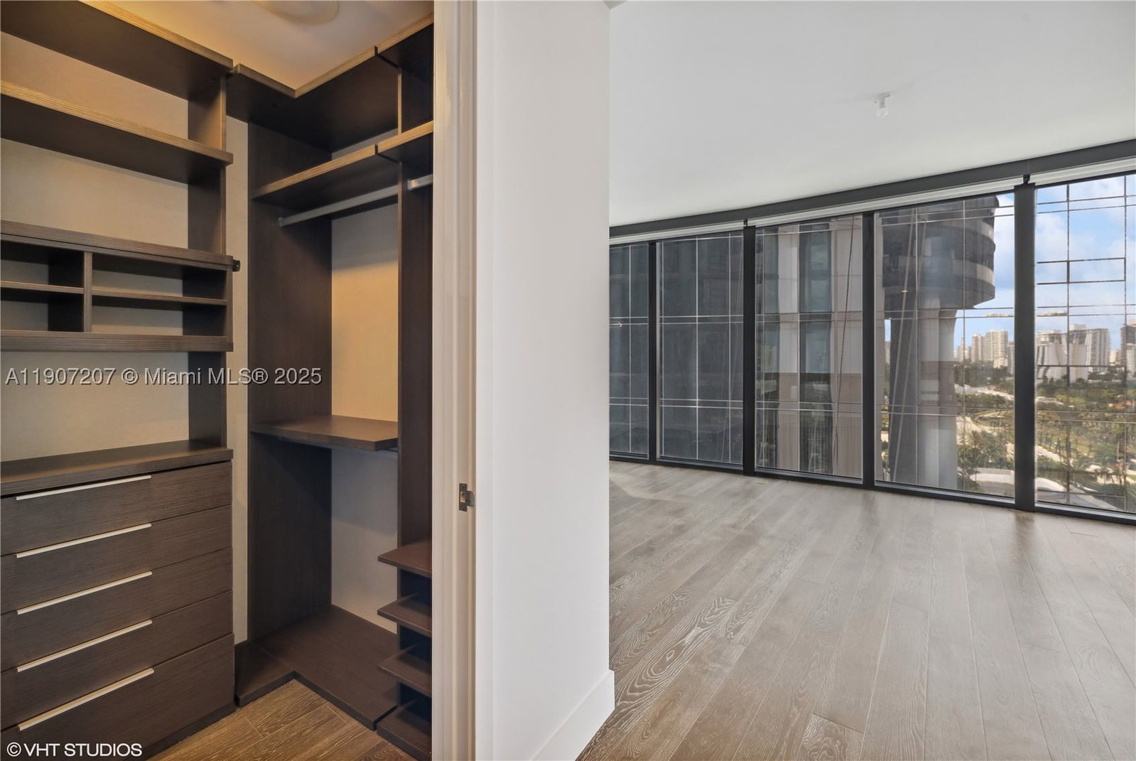 Real estate property located at 18555 Collins Ave #1101, Miami-dade, 18555 Collins Avenue Cond, Sunny Isles Beach, FL