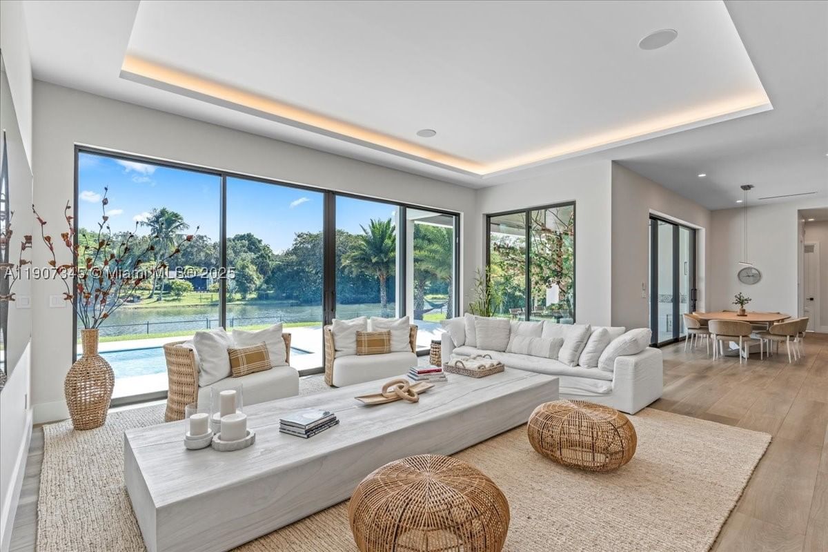 Real estate property located at 11907 70th Ave, Miami-dade, Oakridge Estates Sec 3, Pinecrest, FL